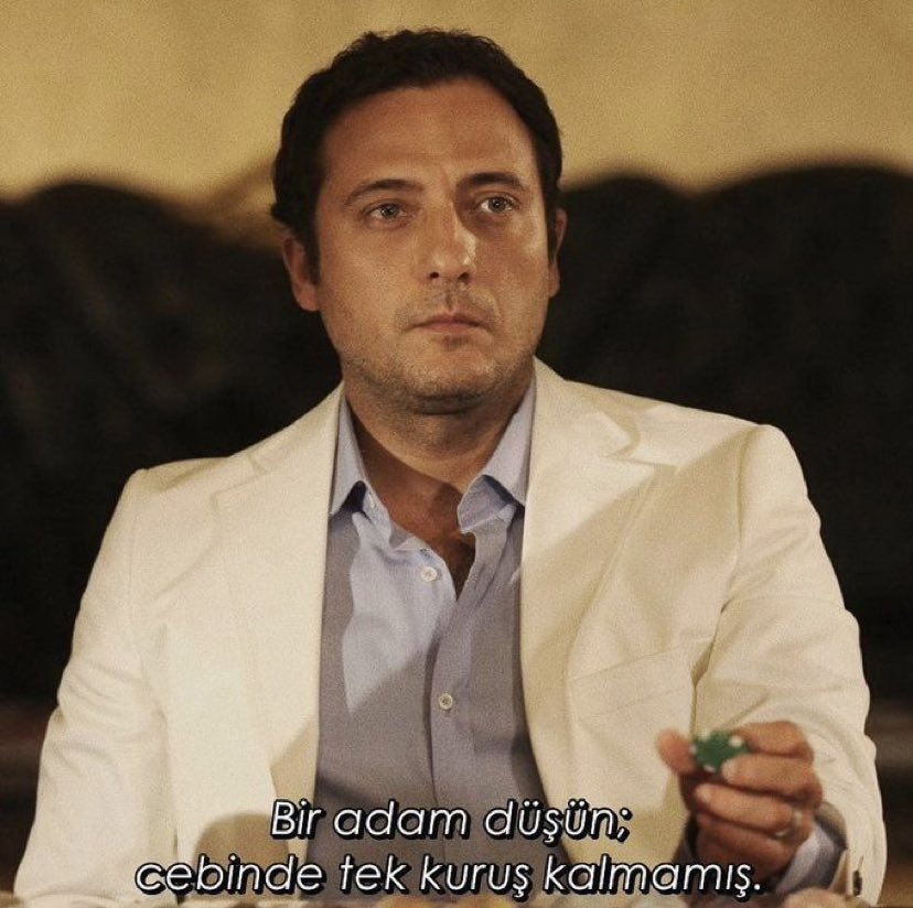Bir adam düşün; cebinde...