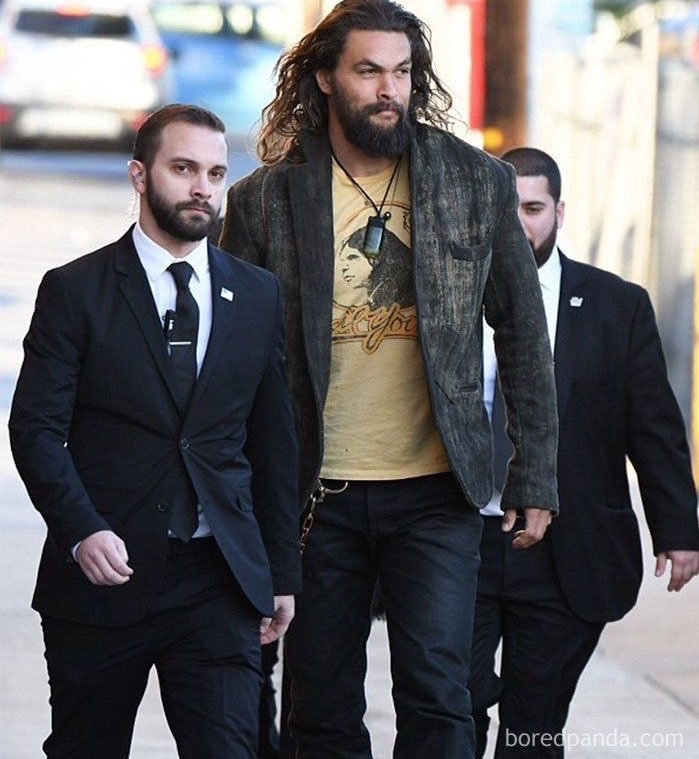 jason momoa'nın korumalara...