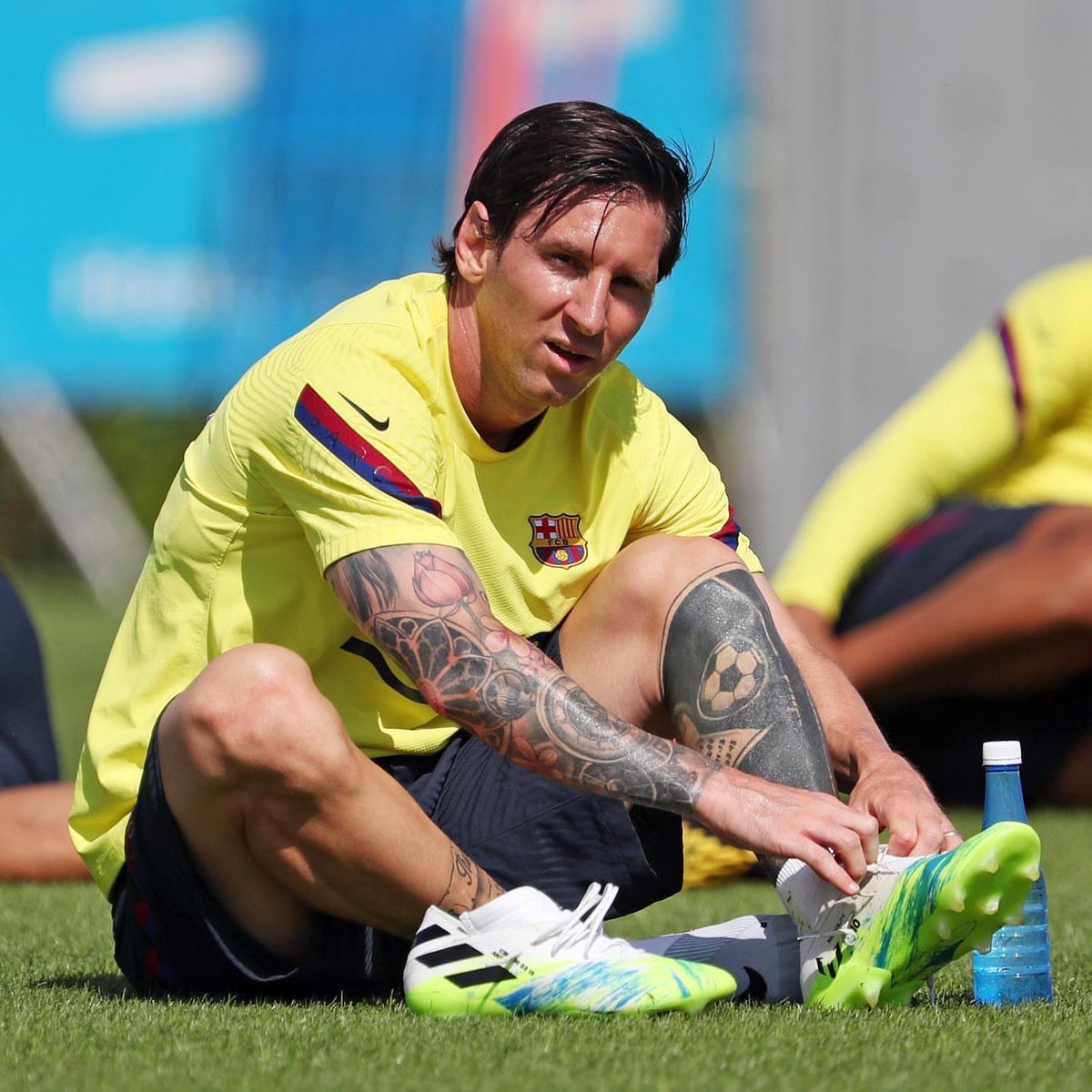 Sakalsız Messi...