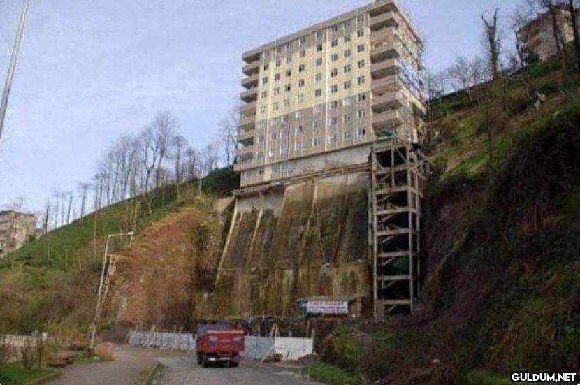 Rize'de bir apartman. Bina...