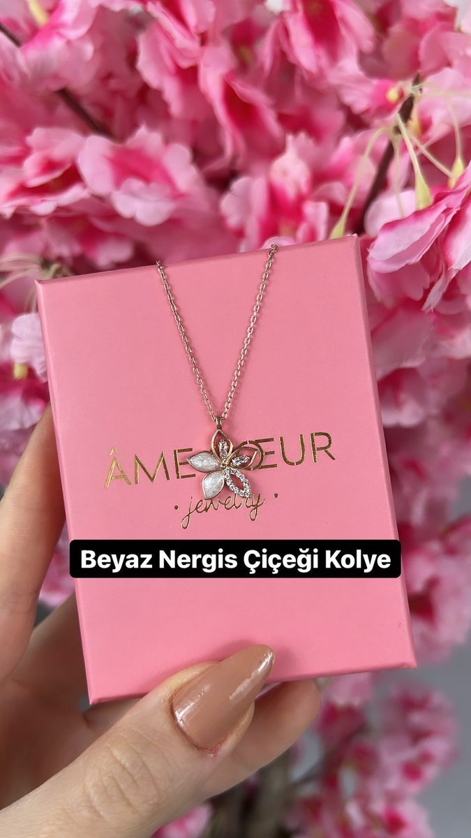 Beyaz Nergis Çiçeği Kolye...