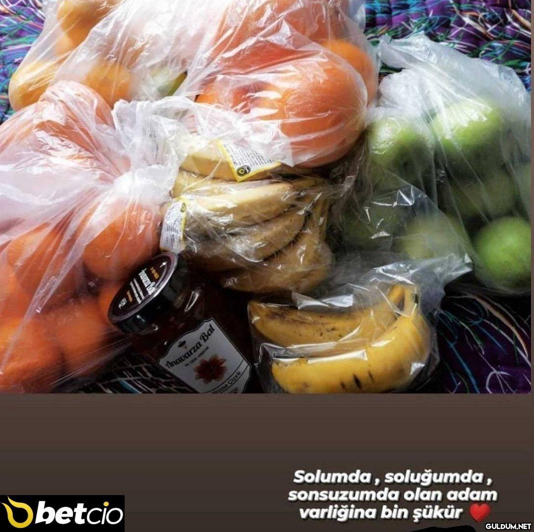 Muz ve bal almış kadın...