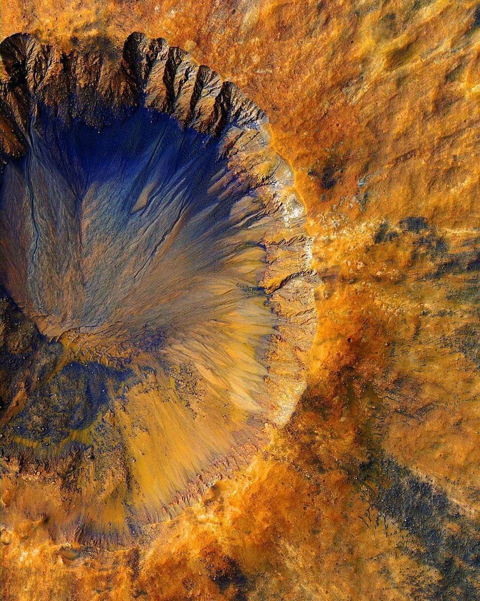 🛸Mars'da bir krater....
