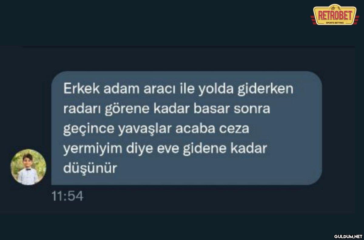 Erkek adam aracı ile yolda...