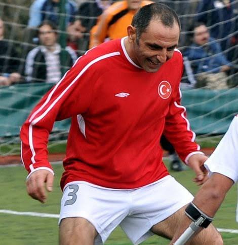Sen kimsin ki benden top...