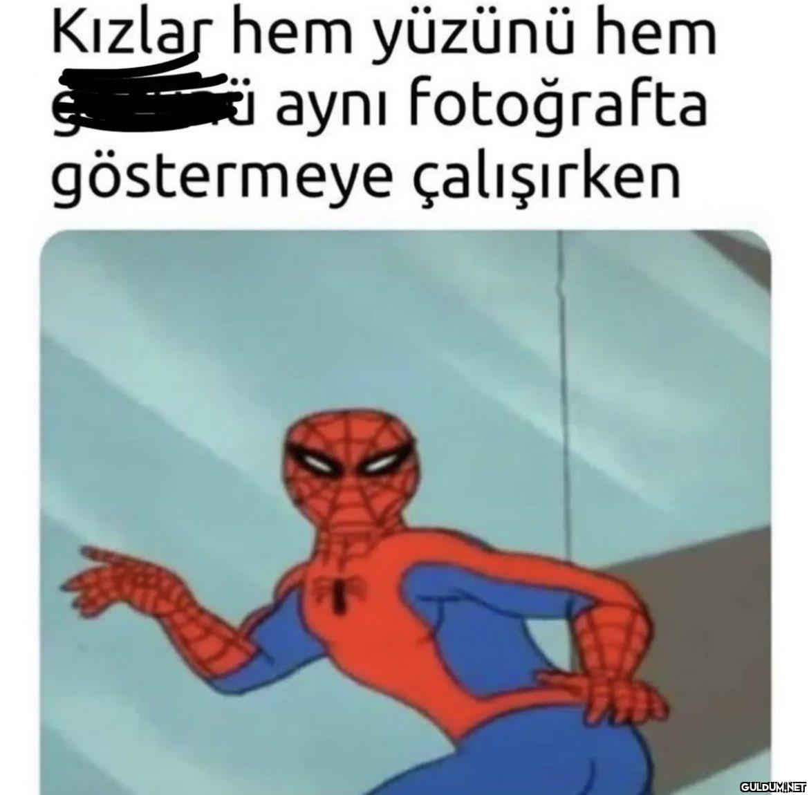 Kızlar hem yüzünü hem aynı...