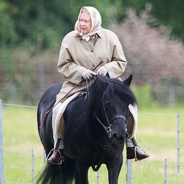 Kraliçe Elizabeth, 2...