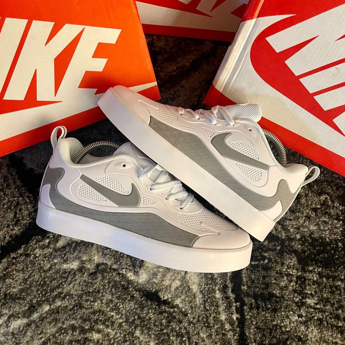 Nike’da fiyatlar neredeyse...