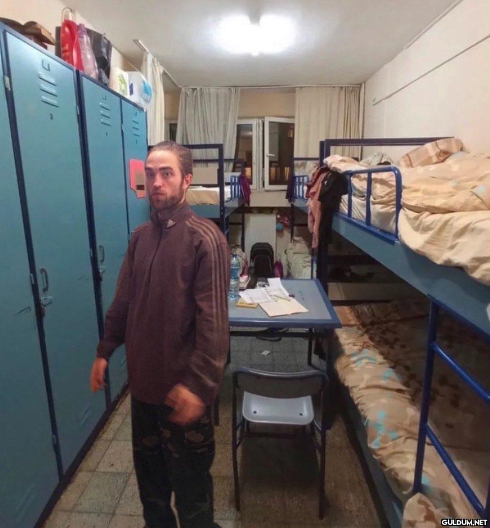 Kanka yemeğe iniyoz...