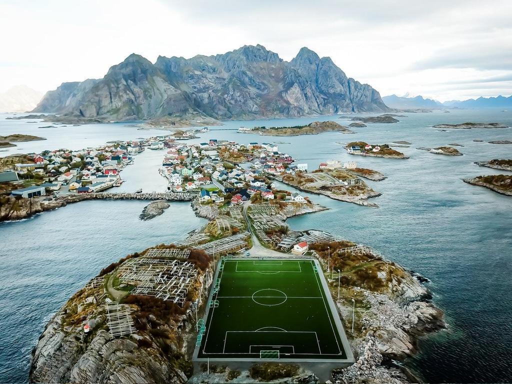 🏟️ Norveç'te bir futbol...