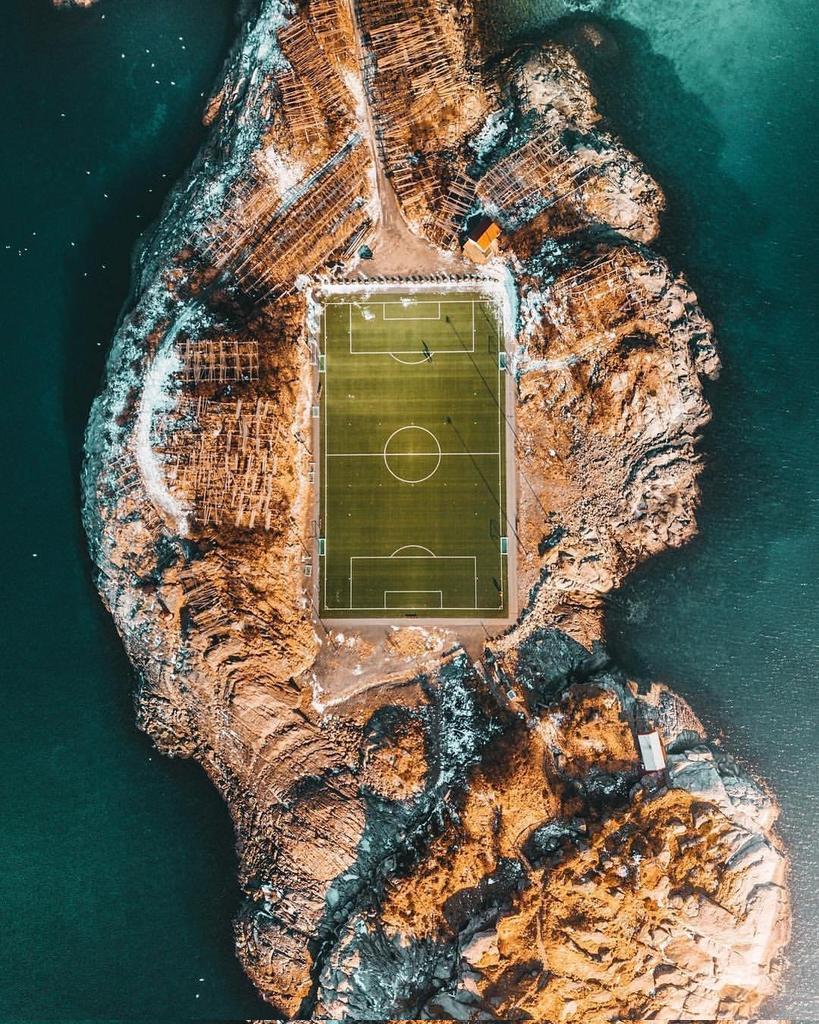 🏟️ Norveç'te bir futbol...