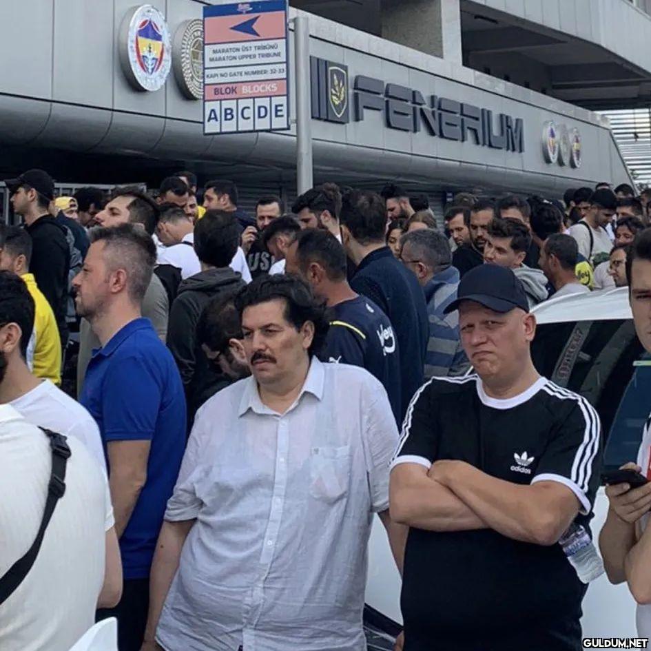 Fenerbahçe Stadı Önü >...