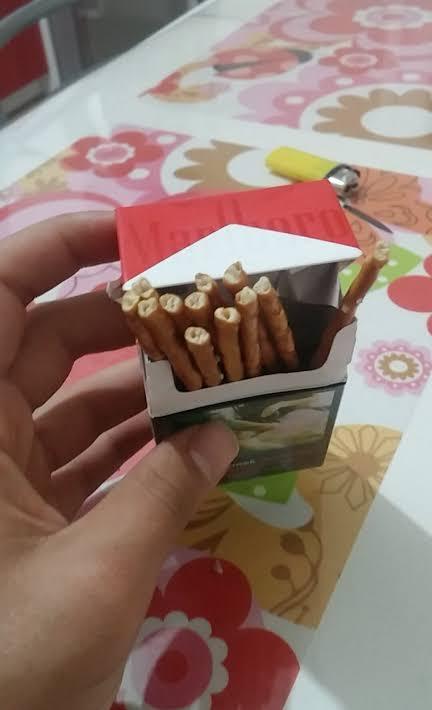 Çubuk krakeri sigara gibi...