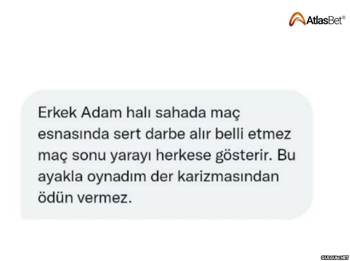 Erkek Adam halı sahada maç...