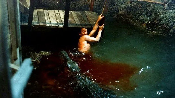 Eaten Alive  Bir kendini...