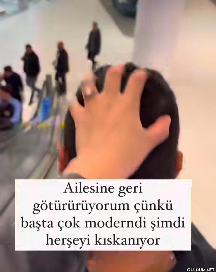 Ailesine geri götürüyorum...