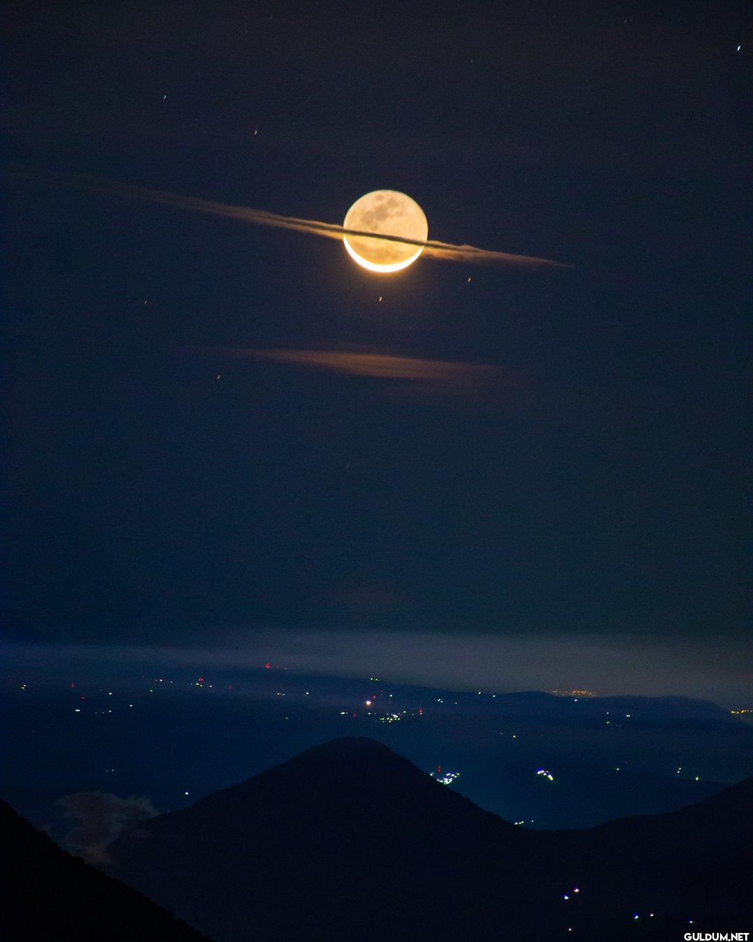 11. Moon dressed like Saturn