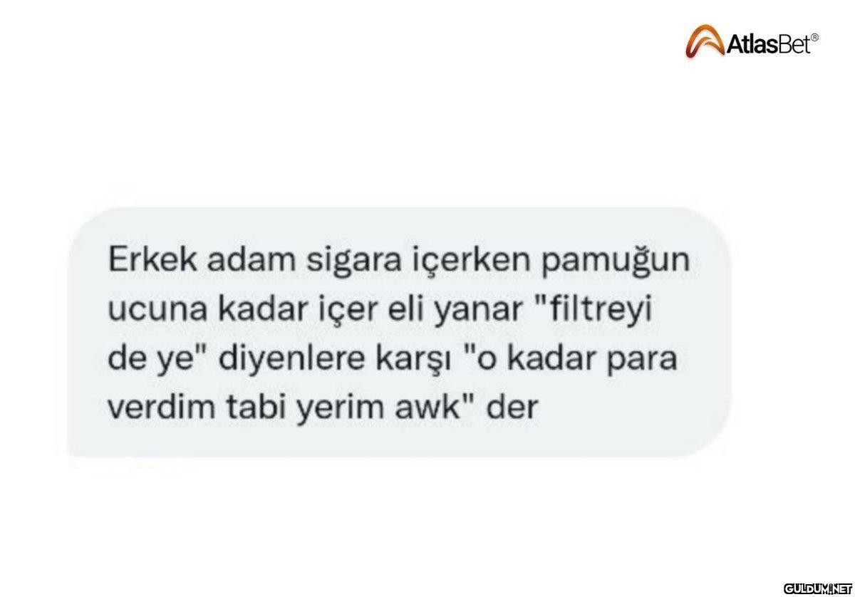 Erkek adam sigara içerken...
