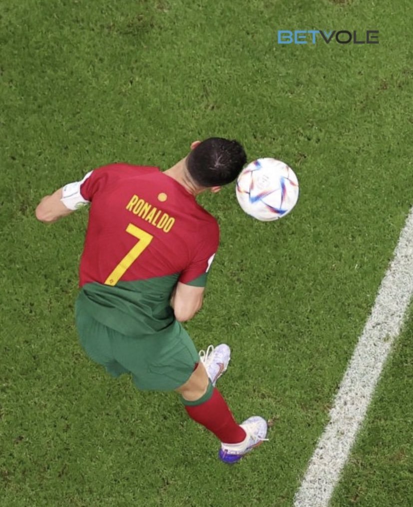 Adam saçıyla bile gol...