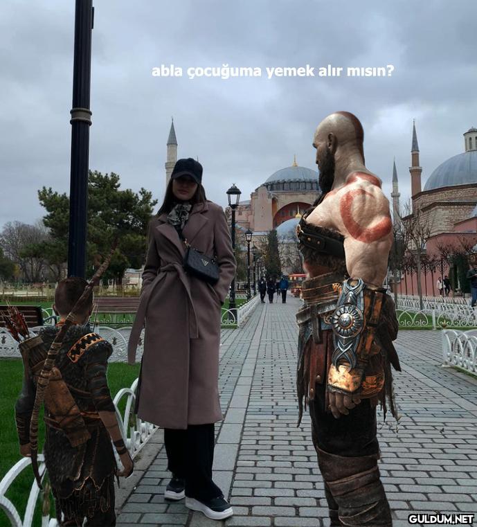abla çocuğuma yemek alır...