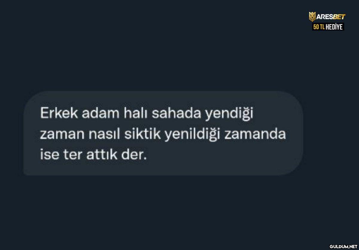 Erkek adam halı sahada...