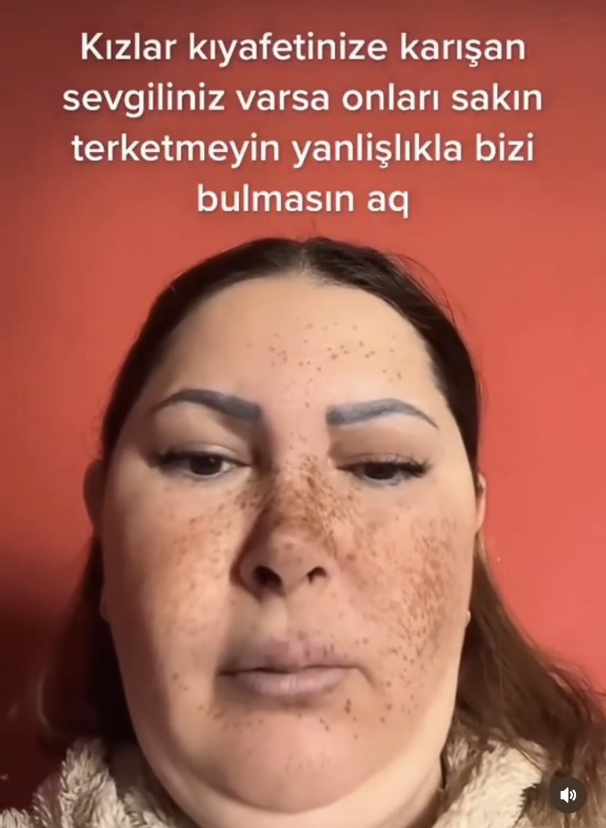 Kızlar kıyafetinize...