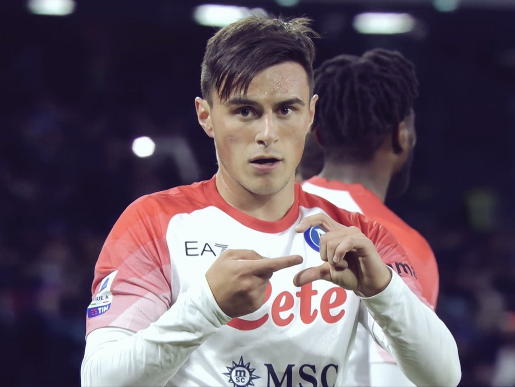 Napoli forması giyen Eljif...