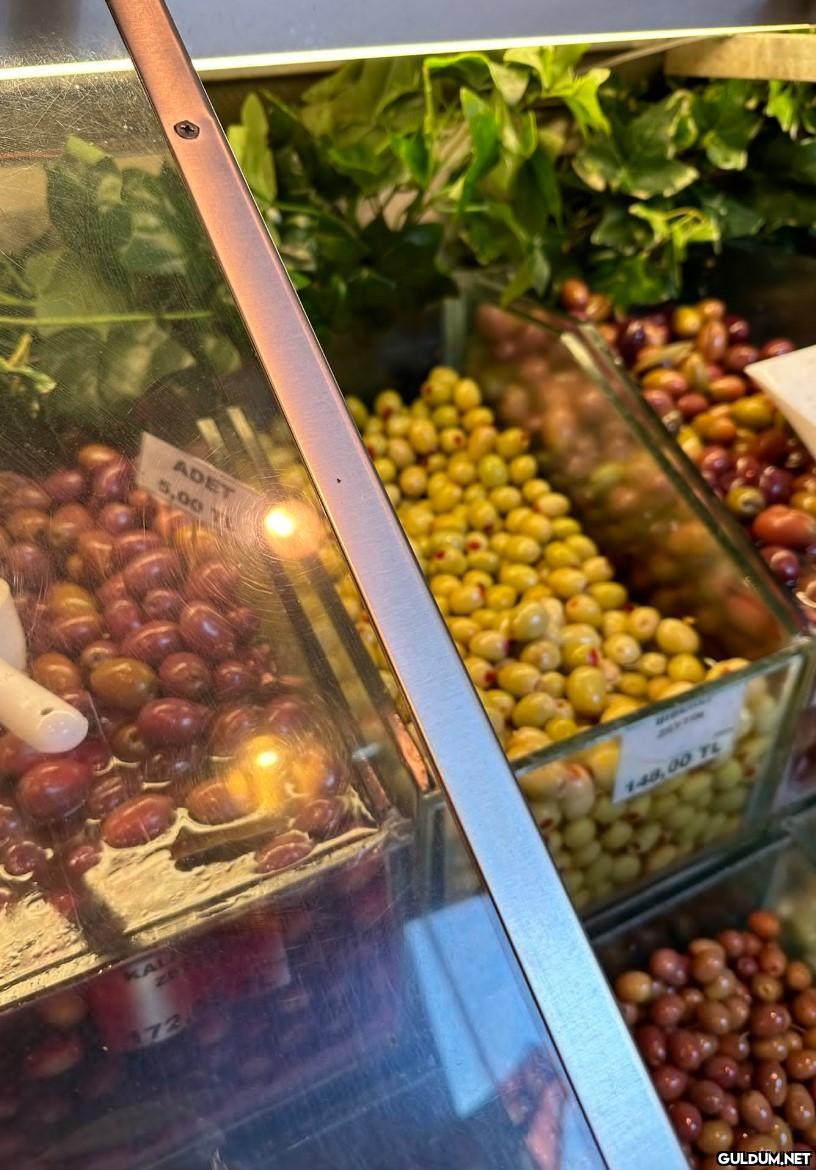 Eminönü'nde Zeytinin adet...