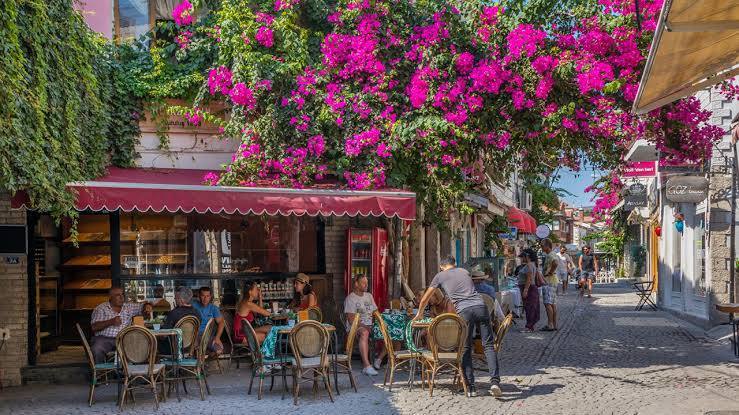 Sizce Alaçatı mı ? Bodrum...