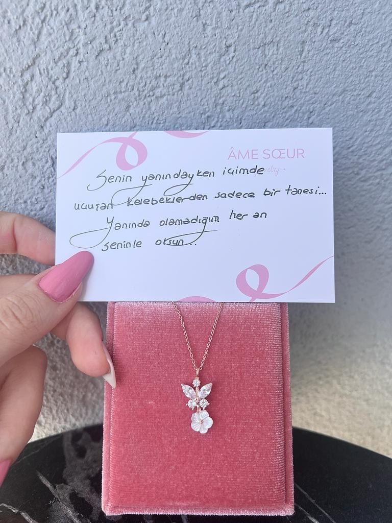 Sedefli Kelebek Kolye ❣️❣️...