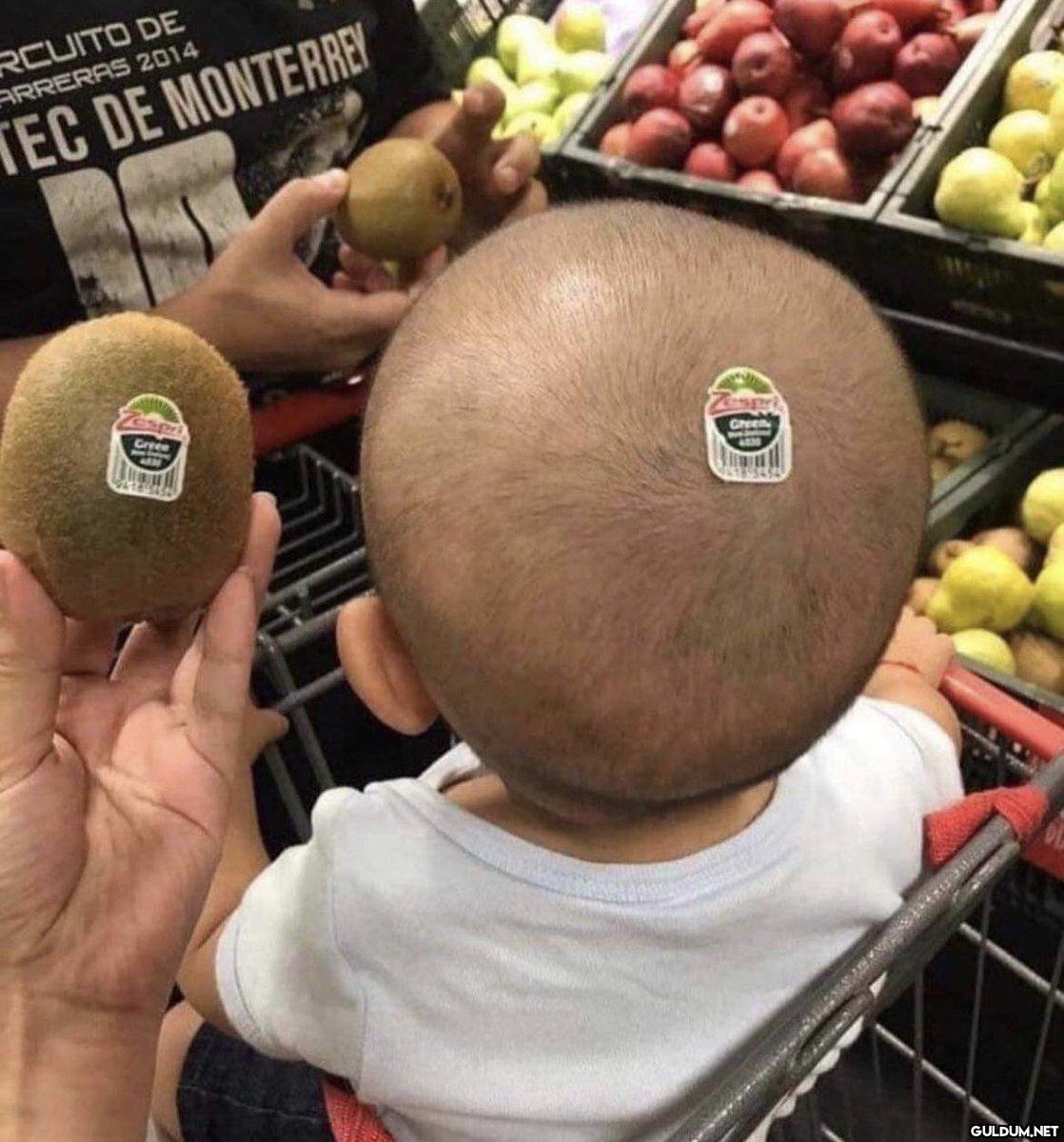 bebeğin kafasına etiket  ...