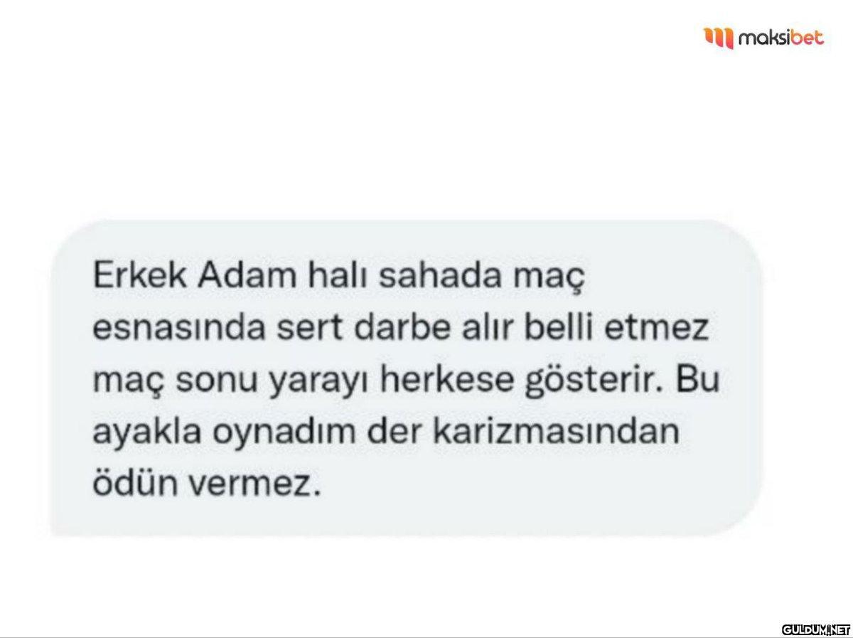 Erkek Adam halı sahada maç...