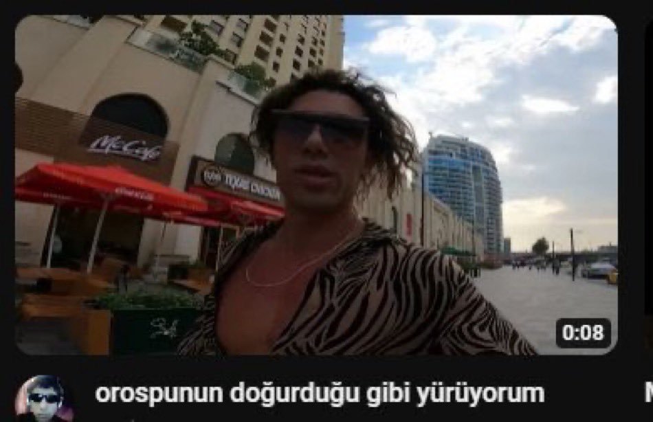 disarda yavas yürüyenler...