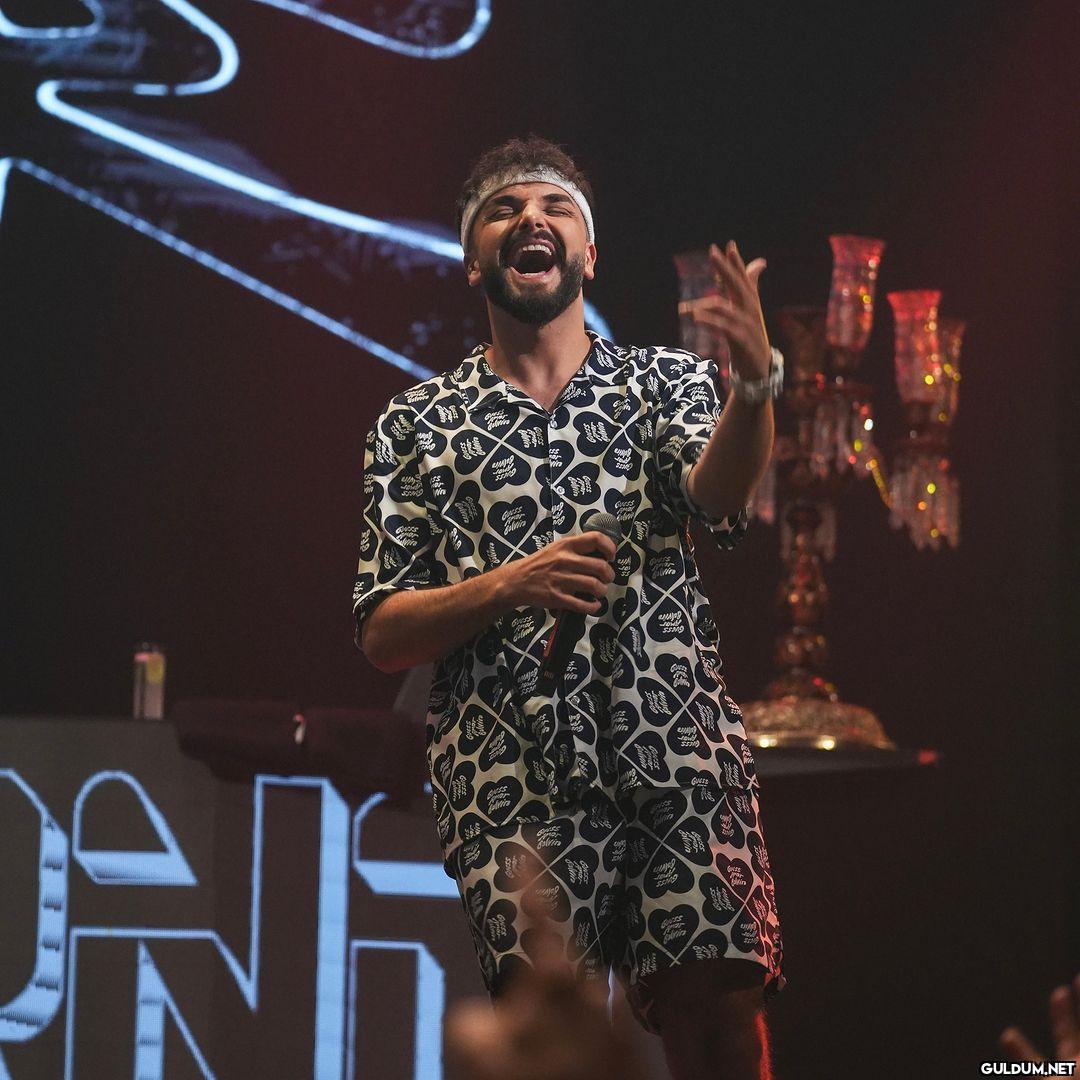 Bu konserlere beraber...