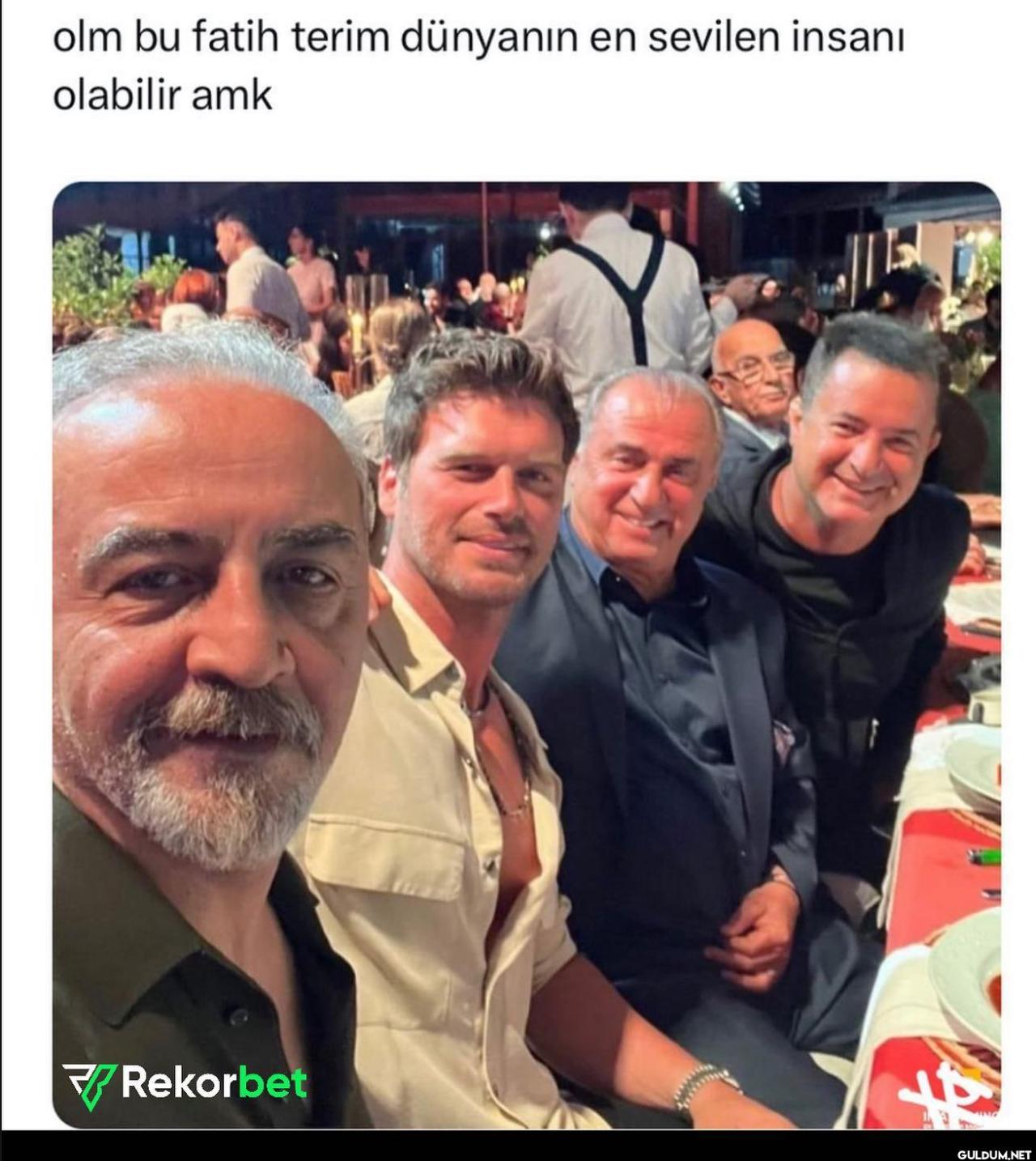 Kıvanç bile yanında sönük...