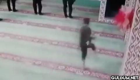 Cuma namazına son saniye...