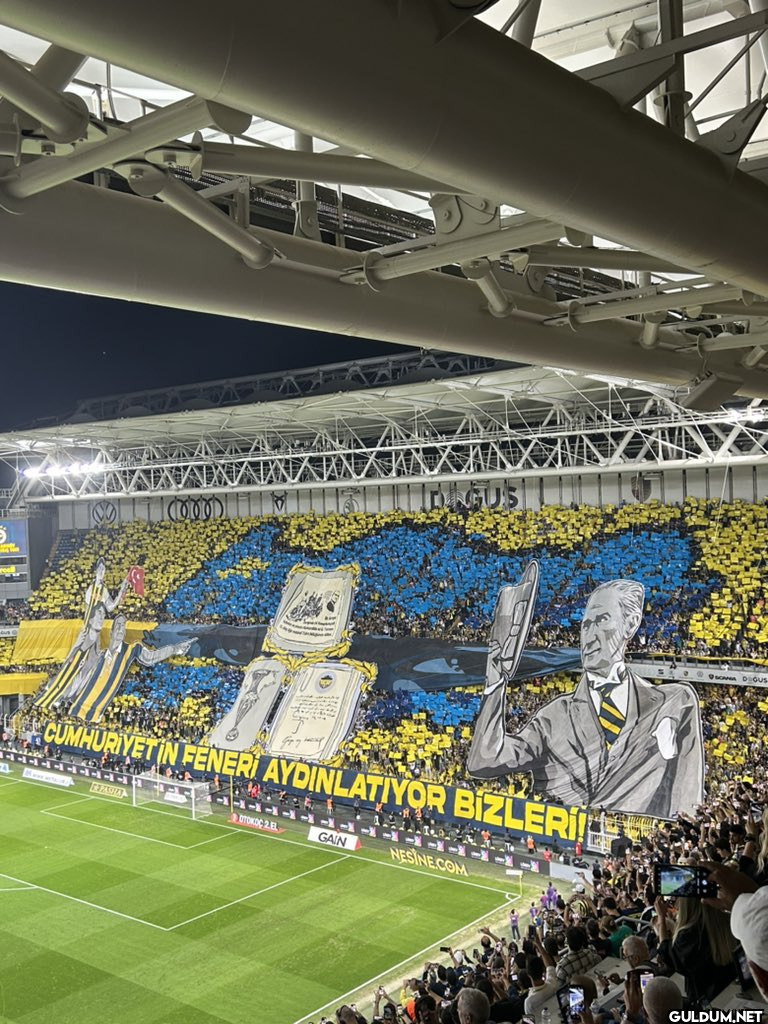 Fenerbahçe tribünleri: ...