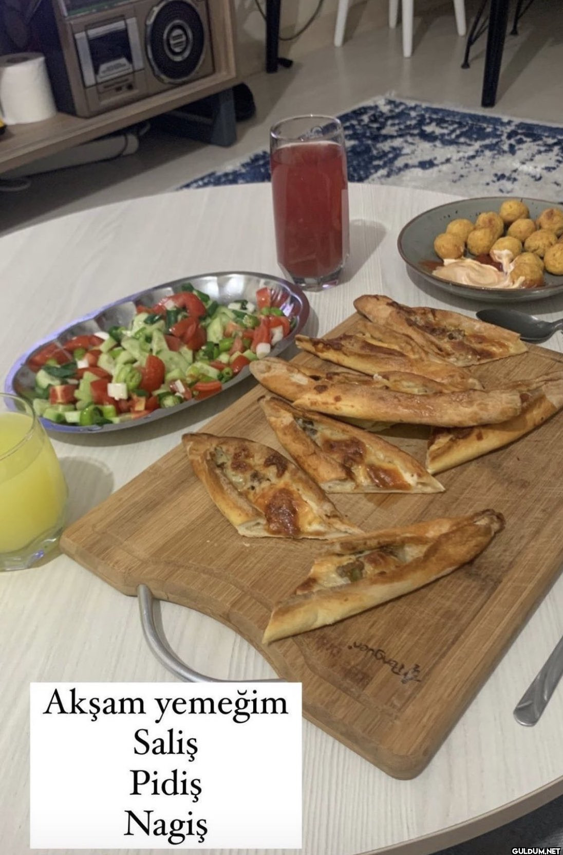Akşam yemeğim Saliş Pidiş...