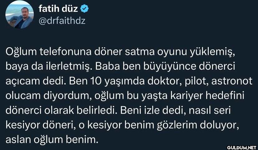 Oğlum telefonuna döner...