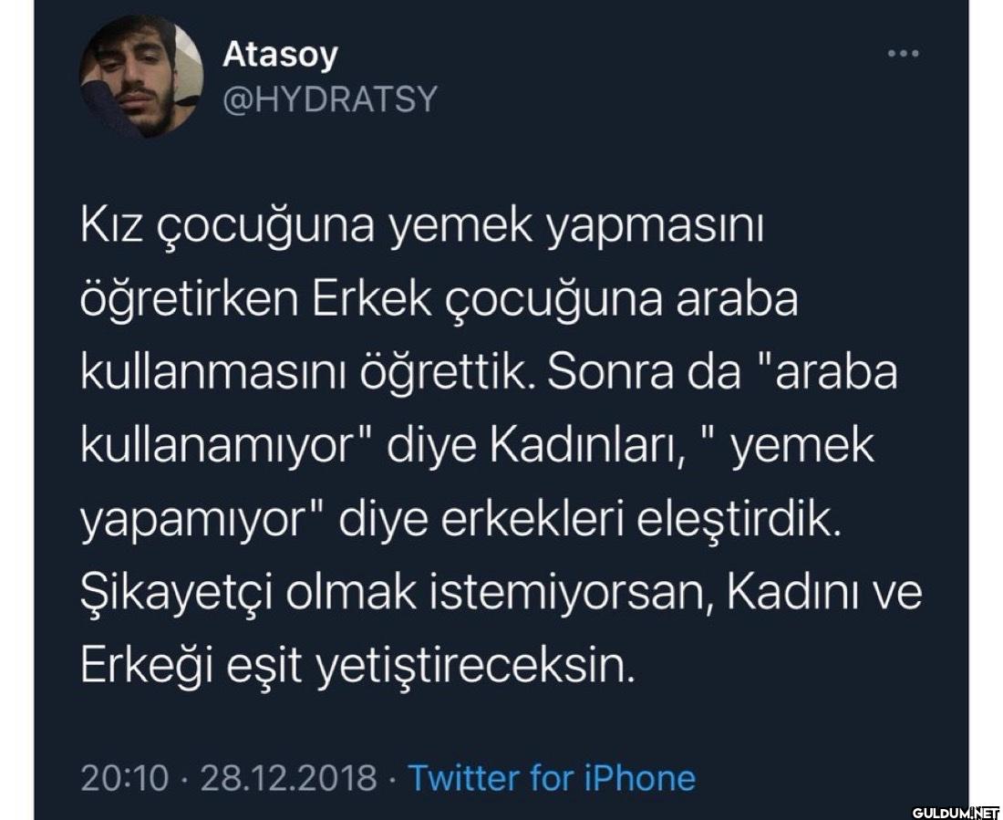 Kız çocuğuna yemek...