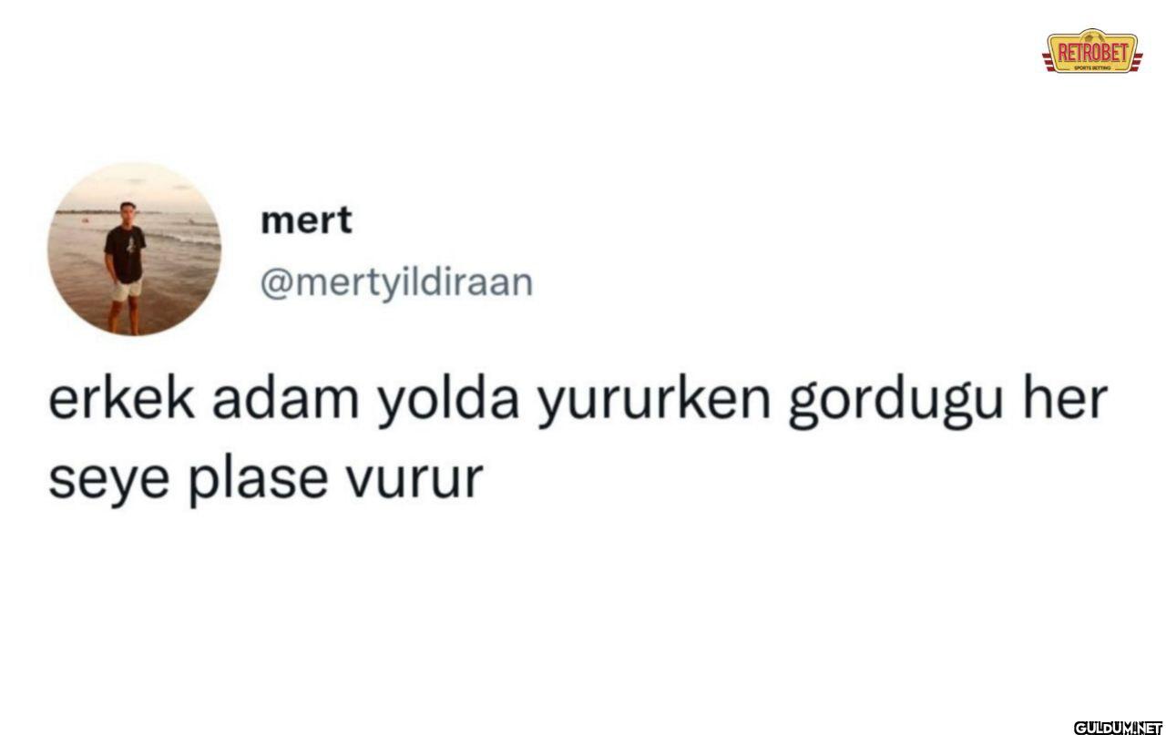 erkek adam yolda yururken...