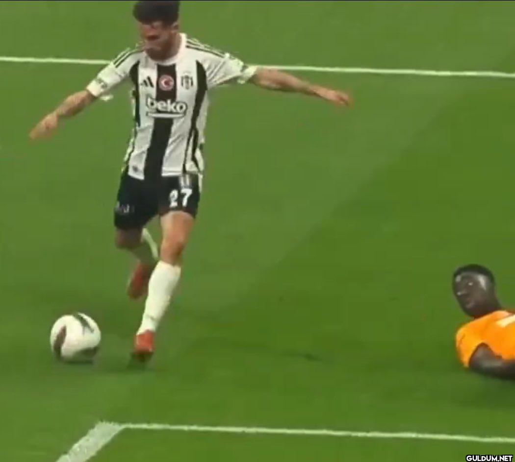 Sanchez bakkala gidiyor...