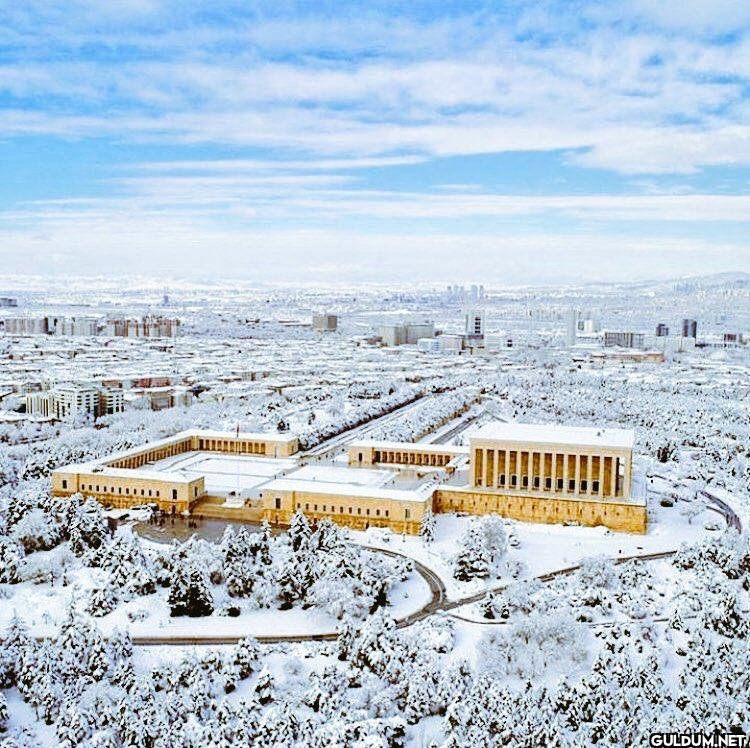Karlı bir günden Anıtkabir.