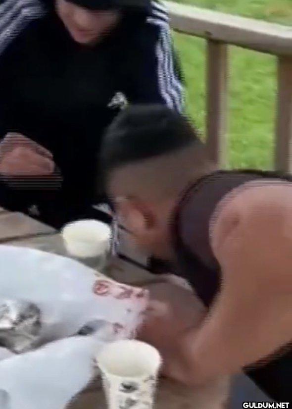 Bu saç traşına sahip...
