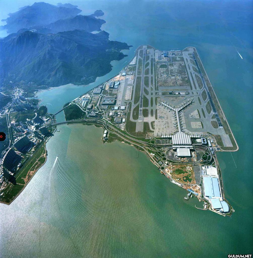 19. Hong Kong International Airport