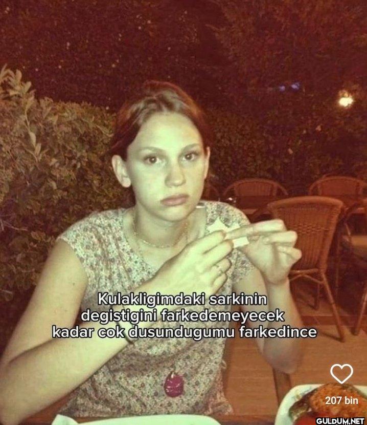 Kulakligimdaki sarkinin...