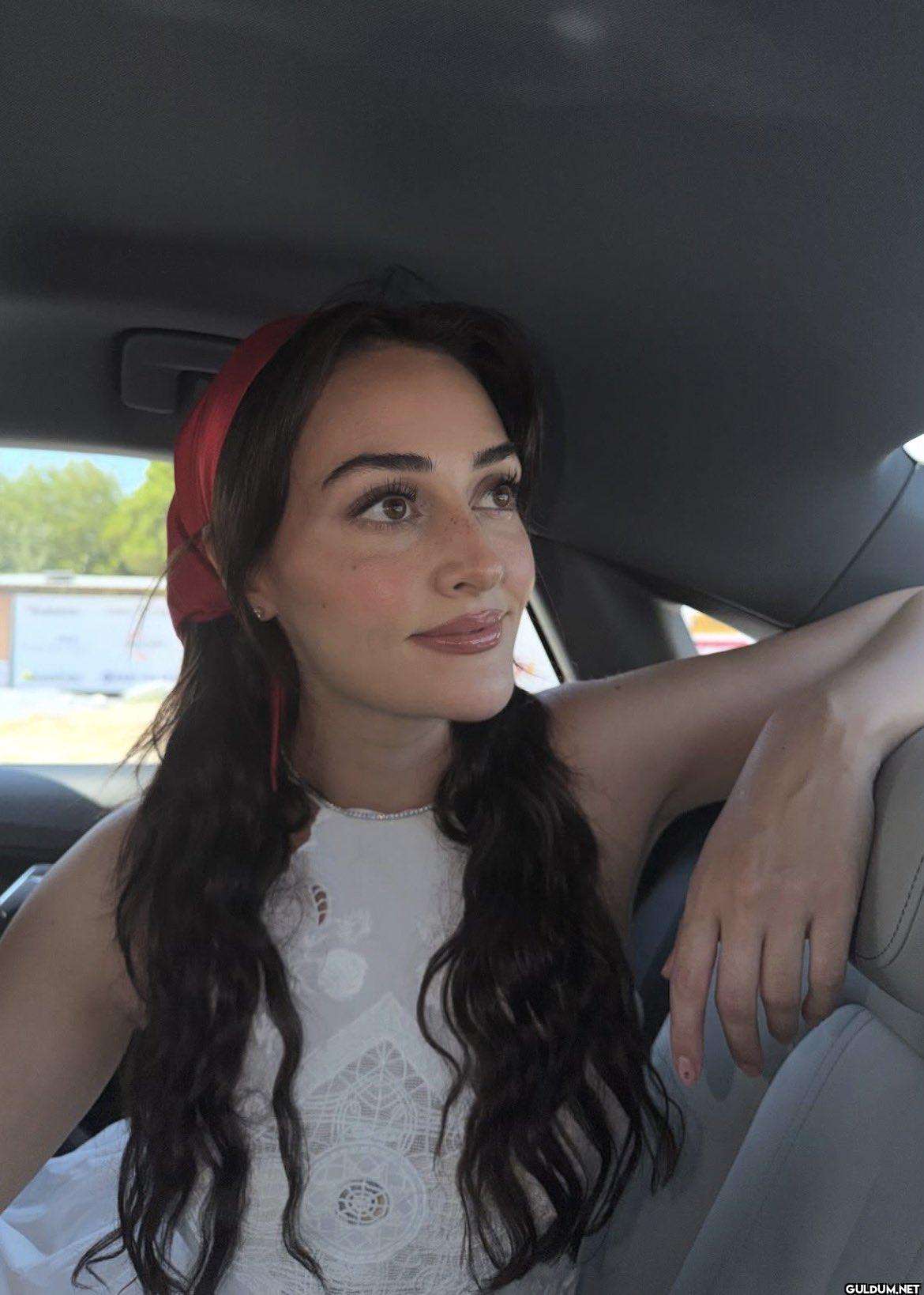 Esra Bilgiç'in her ortamda...