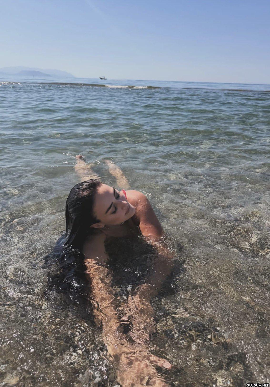 Esra Bilgiç'in her ortamda...