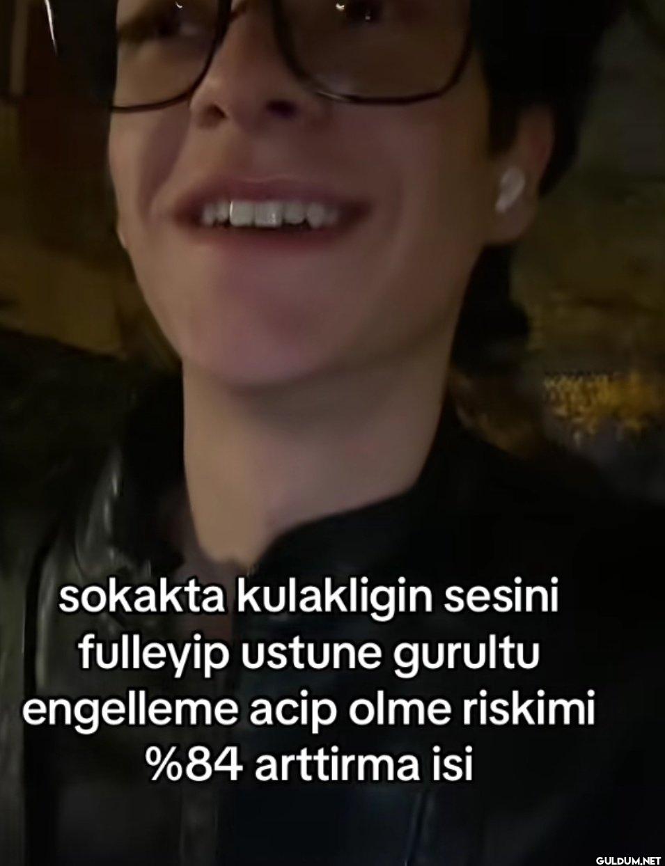 sokakta kulakligin sesini...