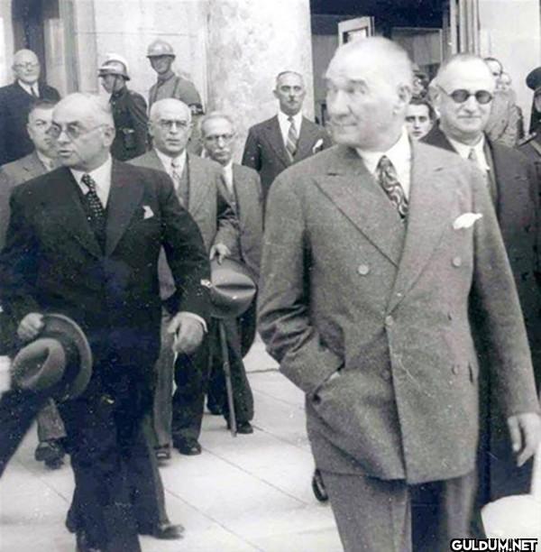 Atatürk, ceketlerinin...